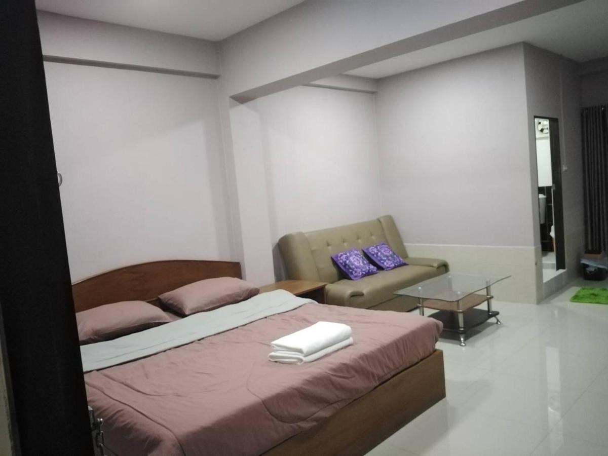 Hug Me Guesthouse Pattaya Exterior photo