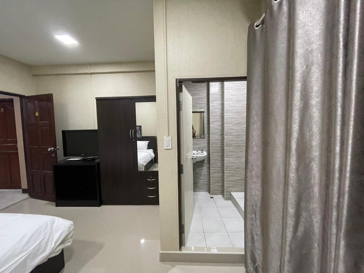 Hug Me Guesthouse Pattaya Exterior photo